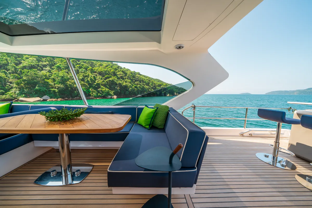 Intermarine 70 — Flybridge