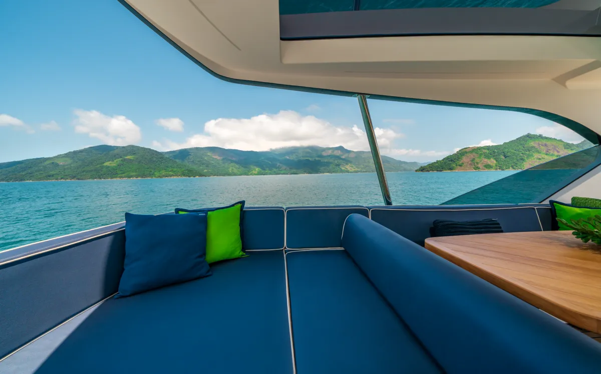 Intermarine 70 — Flybridge