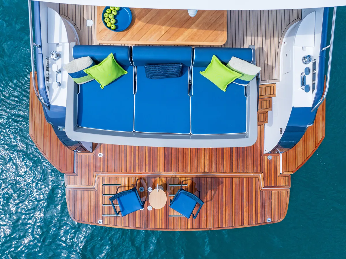 Intermarine 70 — Flybridge