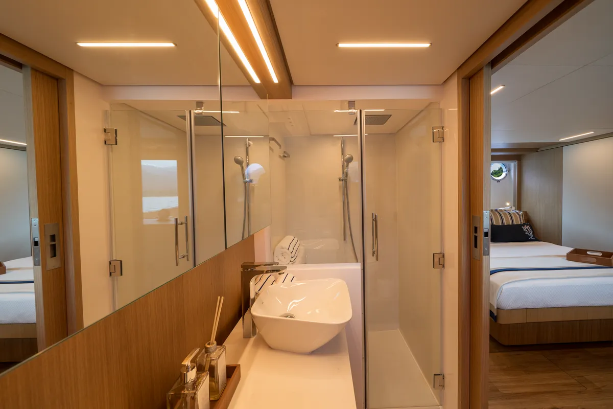 Intermarine 70 — Suítes