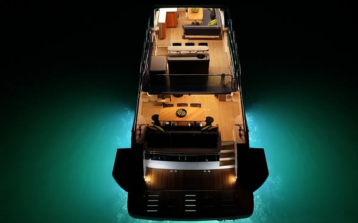 Intermarine 70 — Exterior